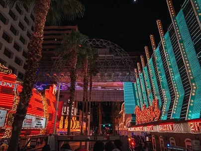 Fremont Casino by Sean Lee/Unsplash